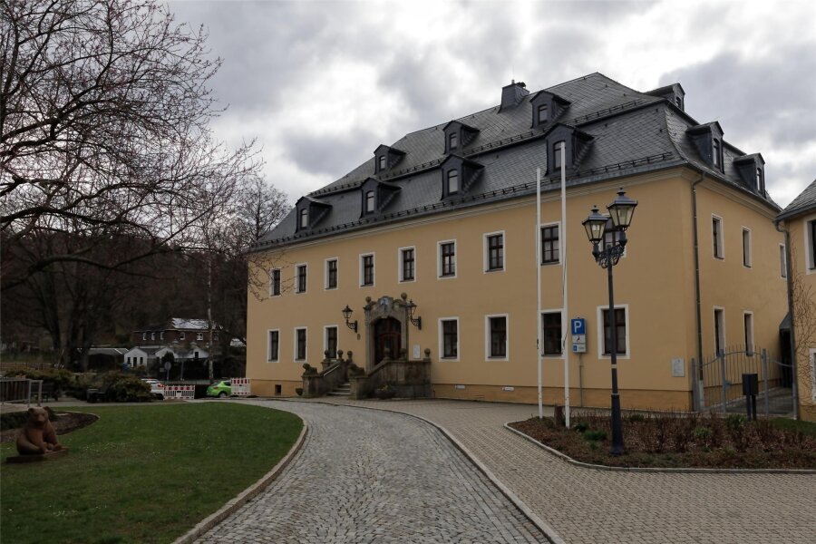 Stadträte im Erzgebirge sparen sich künftig ein paar Sitzungen - Im Rathaus von Thum wird es nun erst einmal keine Ausschusssitzungen mehr geben.