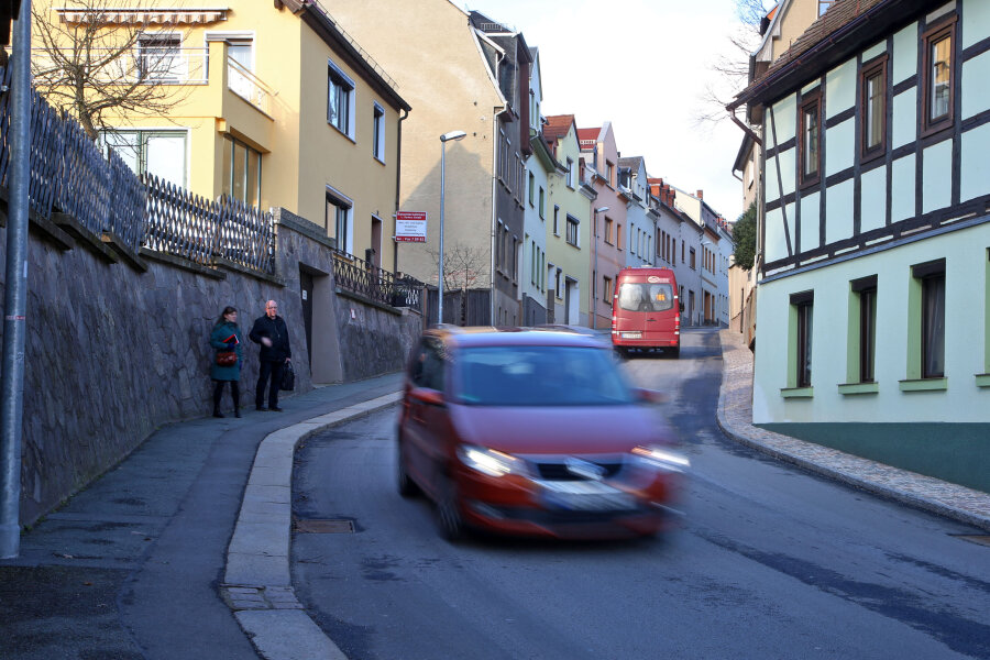 Stadtrat fordert Tempo 30 auf Schönberger Straße - 