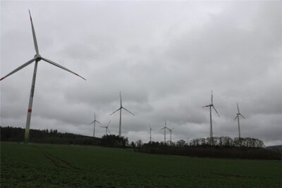 Stadtrat Pausa-Mühltroff positioniert sich gegen Bau von Windrädern - Windkrafträder in der thüringischen Nachbarregion.