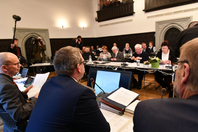 Stadtrat spricht sich für Zuzugsstopp für Flüchtlinge aus - Medienandrang bei der Sitzung des Stadtrates im Rathaus Freiberg am Donnerstagnachmittag.