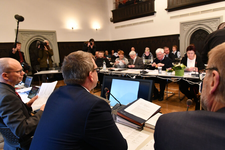 Stadtrat spricht sich für Zuzugsstopp für Flüchtlinge aus - Medienandrang bei der Sitzung des Stadtrates im Rathaus Freiberg am Donnerstagnachmittag.