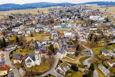 Stadtrat von Pockau-Lengefeld lehnt höhere Steuern erneut ab - Die Grundsteuer für Grundstückseigentümer und Landwirtschaftsbetriebe bleibt in Pockau-Lengefeld unverändert. 