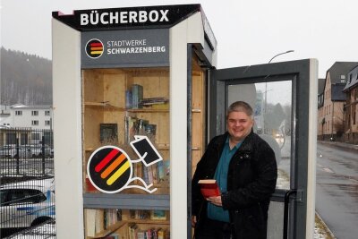 Stadtwerke Schwarzenberg greifen Trend für Leseratten auf - Ein Buch gefällig? Stadtwerke-Geschäftsführer Sascha Wehrmann eröffnete in dieser Woche die erste Bücherbox in Schwarzenberg. 