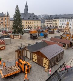 Städte halten an Weihnachtsmärkten fest - Der Annaberger Weihnachtsmarkt nimmt Gestalt an. 