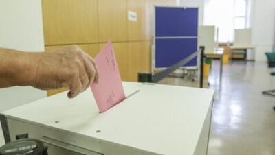 Städte in Mittelsachsen rechnen mit mehr Briefwählern - So wie hier in einem Chemnitzer Wahllokal können auch die Wählerinnen und Wähler in Mittelsachsen schon vor der Bundestagswahl ihre Stimme per Briefwahl abgeben. 