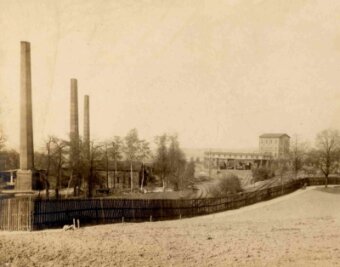 Städtisches Gaswerk nutzt Kokereigas - Das Bild zeigt den Neuen Alexanderschacht in Planitz am Biel. Links steht die Kokerei. (um 1910). 