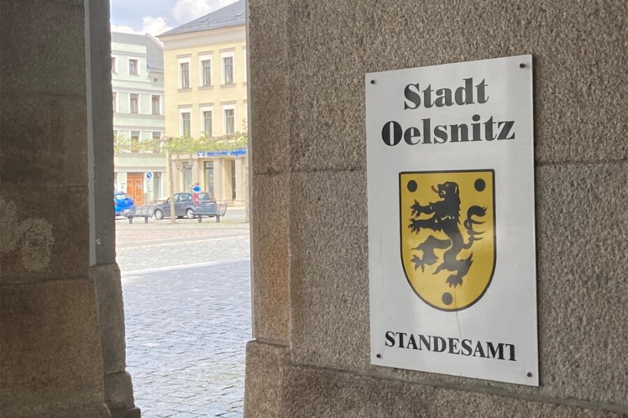 Standesamt Oelsnitz drei Wochen für Besucher zu - Das Standesamt in Oelsnitz hat Besetzungssorgen. Vom 31. Juli bis 18. August ist es für Besucherverkehr zu.