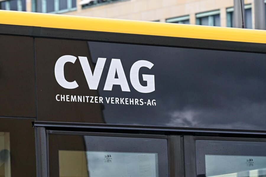 Starker Schneefall in Chemnitz: CVAG meldet Fahrausfälle bei Bus und Bahn - Der Wintereinbruch verursacht Einschränkungen im Bus- und Bahnverkehr der Chemnitzer CVAG.