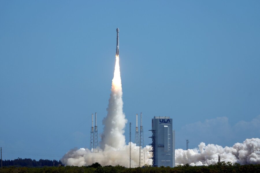 "Starliner" zu erstem Flug mit Besatzung aufgebrochen - Die "Starliner"-Kapsel von Boeing an Bord einer Atlas-V-Rakete hebt vom Space Launch Complex 41 der Cape Canaveral Space Force Station zu einem Flug zur Internationalen Raumstation ab.