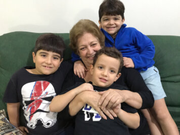 Stefan Henzes Herz und das geschenkte Leben in Rio - Die Brasilianerin Ivonette Balthazar mit drei ihrer fünf Enkel in Rio de Janeiro.