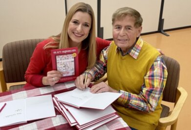 Stefanie Hertel überrascht mit einem neuen Weihnachtsbuch - Stefanie und Eberhard Hertel signieren das neue Weihnachtsbuch. 