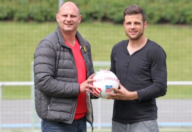 Steffen Süßner wird neuer hauptamtlicher Torwarttrainer beim FSV Zwickau - Steffen Süßner (rechts), neuer hauptamtlicher Torwarttrainer des FSV Zwickau, zusammen mit Vorstandsmitglied David Wagner.