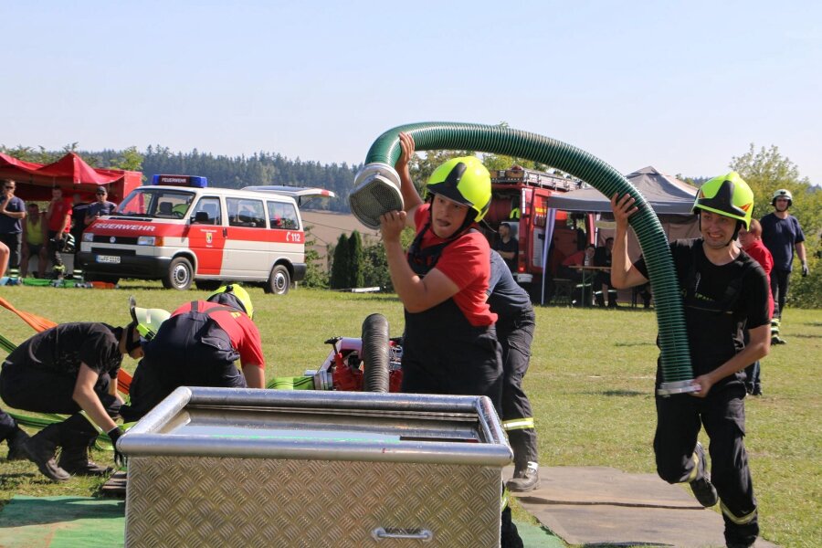 Steht der Vogtlandcup der Feuerwehren im Kreis auf der Kippe? - Die Reuther Feuerwehr kämpft um ihre beste Zeit.
