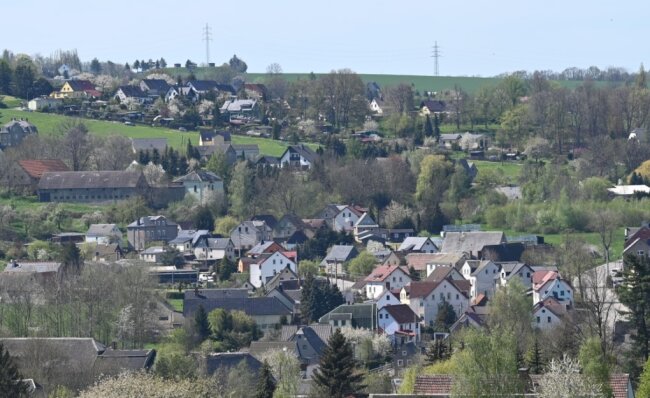 Blick auf den unteren Ortsteil von Taura. Die Gemeinde ist Teil der Verwaltungsgemeinschaft Burgstädt. Jetzt wird geprüft, ob das auch in Zukunft so bleibt oder eine Eingemeindung sinnvoller ist. 
