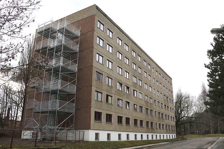 Steine auf Asylbewerberheim in Chemnitz geworfen - 