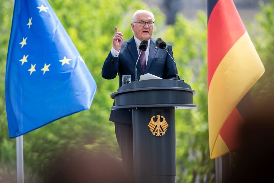 Steinmeier sieht "härtere Jahre" kommen - Bundespräsident Frank-Walter Steinmeier während seiner Rede beim Staatsakt zu "75 Jahre Grundgesetz".