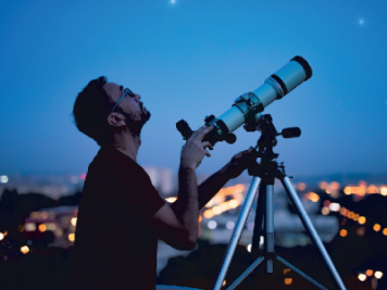 Sternschnuppennacht in Mittelsachsen - Wann Sie wo sein müssen - Ob mit oder ohne Teleskop: Die Perseiden sind nur als Bruchteile zu sehen. 