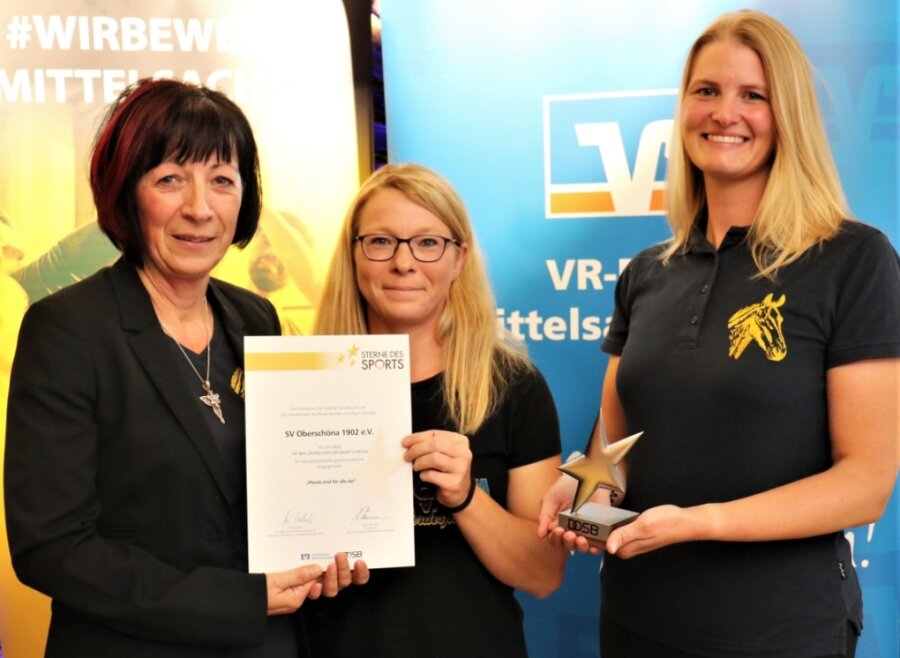 Sandra Weustink, Mandy Kieswalter und Sylvia Berndt (v. r.) vom SV Oberschöna freuten sich bei den "Sternen des Sports" in Bronze über den 1. Preis. 
