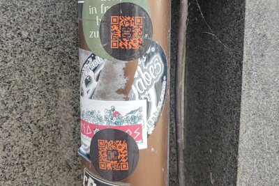Sticker an Zwickauer Laternenmasten: Ärgernis oder urbanes
