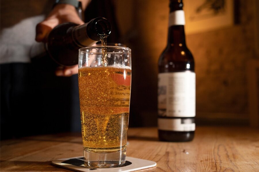 Stiftung Warentest empfiehlt 12 von 20 alkoholfreien Bieren – diese sächsischen Sorten sind dabei - Prosten ohne Promille.