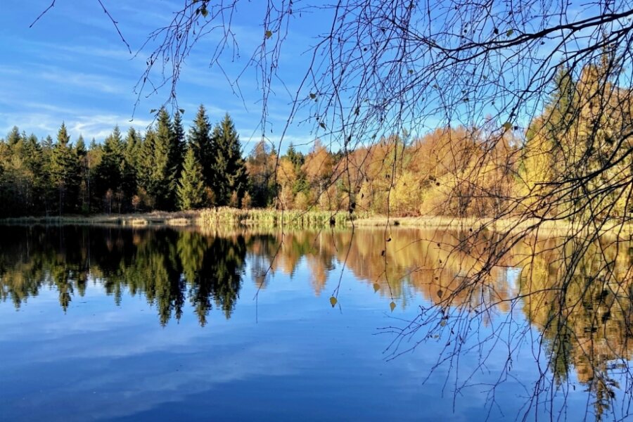 Still ruht der See im goldenen Herbst - 