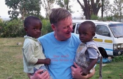 Stille Helfer mit Herz -  Der Augustusburger Handwerker Frank Krumbiegel in Chwele (Kenia). 