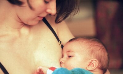 Stillen unterwegs - aber wo? - Stillen ist nicht nur gut für Säuglinge, sondern fördert auch die Rückbildung und die Mutter-Kind-Bindung. Weniger klar ist, wo sich eine Frau hinbegeben kann, wenn das Baby Hunger hat. 