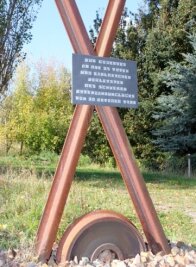Stilles Gedenken gilt den Opfern Zugunglücks von Schweinsburg-Culten - Anlässlich des 30. Jahrestages des Unglücks entstand ein Denkmal.