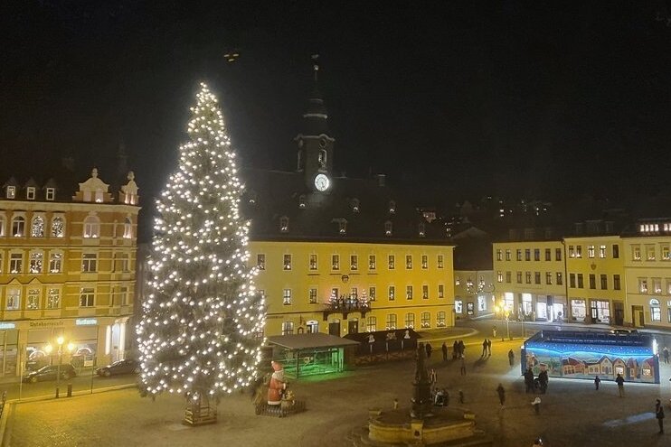 Stimmen Sie ab: Welche Stadt hat den schönsten Weihnachtsbaum im Erzgebirge? - 