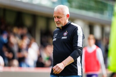 Stimmen zur 1:3-Niederlage des FC Erzgebirge Aue beim SC Verl: „Heute ist alles schiefgelaufen“ - Das war zu wenig: Aues Trainer Pavel Dotchev ist nach der Partie in Verl enttäuscht.