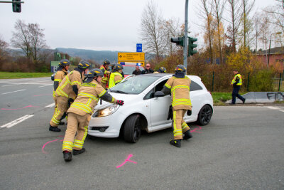 Stollberg: Autos kollidieren auf Autobahnzubringer - 