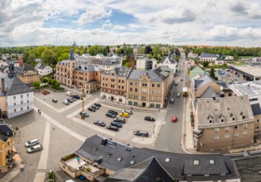 Stollberg bekommt einen Mobilitätsmanager - Der Marktplatz und die Hohensteiner Straße in Stollberg im Mai 2019.