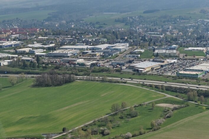 Westlich der A72 sollen Felder neuen Fabriken weichen. 
