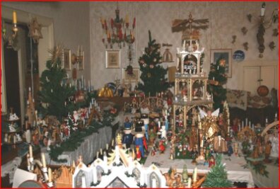 Stollberg: Komplette Weihnachtsdeko gestohlen - Fast die komplette Sammlung von Nussknackern, Pyramiden, Räuchermännern und Engeln ist aus einem Haus in Stollberg gestohlen worden.