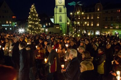Stollberg: Rund 600 Menschen setzen Zeichen für Menschlichkeit - 