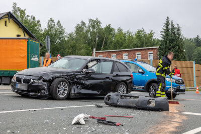 Stoppschild missachtet: Verkehrsunfall mit zwei Verletzten - 