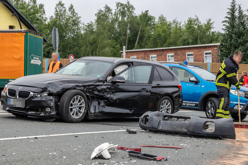 Stoppschild missachtet: Verkehrsunfall mit zwei Verletzten - 