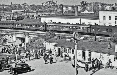 Straße 1848 nach neuem Bahnhof benannt - So sahen die provisorischen Gebäude des Oberen Bahnhofs um 1968 aus. 