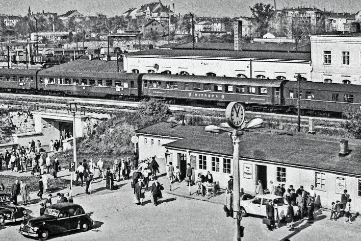 Straße 1848 nach neuem Bahnhof benannt - So sahen die provisorischen Gebäude des Oberen Bahnhofs um 1968 aus. 