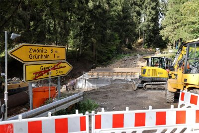 Straße durch Grünhain wieder offen, doch in Richtung Elterlein dicht bis Jahresende - S222 Ersatzneubau Brücke über den Fischbach