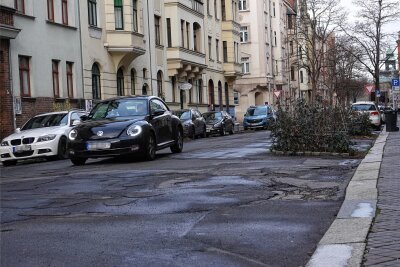 Straße in Zwickau wird mit sechs Jahren Verspätung saniert - Der Poetenweg ist in einem maroden Zustand. Jetzt soll er saniert werden.