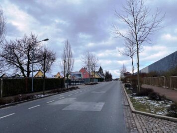 Straße ins Meeraner Stadtzentrum wieder frei - Die Äußere Crimmitschauer Straße in Meerane ist wieder für den Verkehr freigegeben worden.