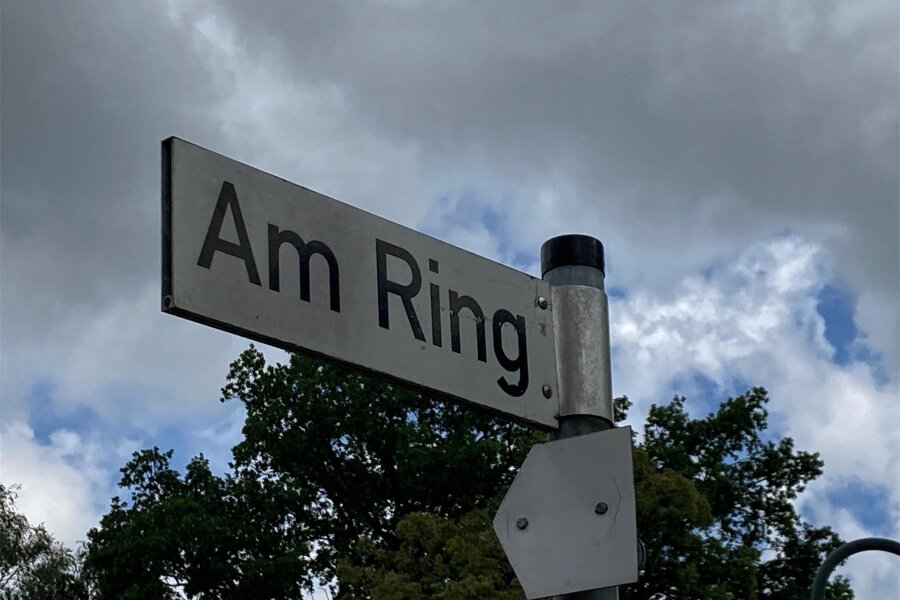 Straßen-Umbenennung in der Gemeinde Tirpersdorf gescheitert - Die Straße Am Ring in Lottengrün behält ihren Namen und wird nicht in Lottengrüner Ring umbenannt.