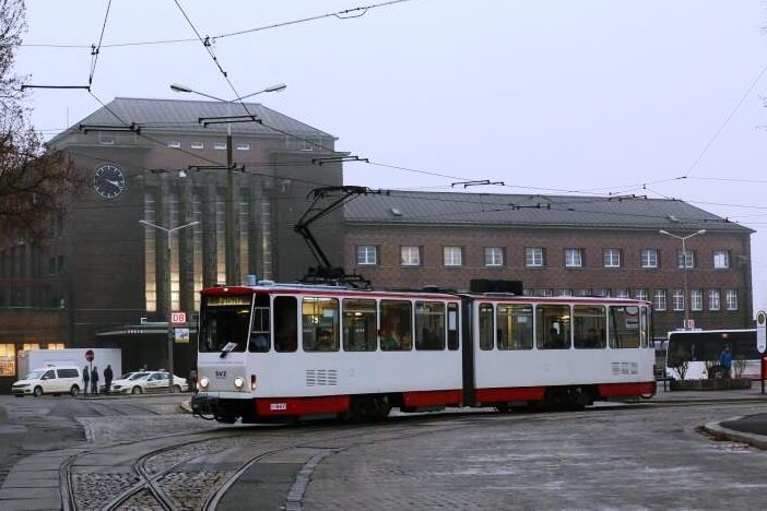 Straßenbahnlinie zum Zwickauer Hauptbahnhof wird vorerst eingestellt - Die Straßenbahn wird vorerst nicht mehr den Zwickauer Hauptbahnhof anfahren.