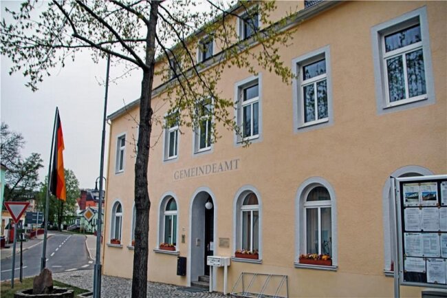 Straßenbau auf der S 208: Naundorf und Niederbobritzsch müssen noch warten - Das Gemeindeamt von Bobritzsch-Hilbersdorf im Ortsteil Niederbobritzsch. 