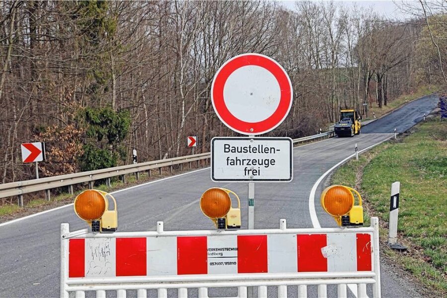 Straßenbau: Erneut wird wichtige Verbindungsstraße dicht gemacht - Schon im Vorjahr wurde zwischen Werdau und Langenbernsdorf ein Teil der Fahrbahn saniert - unter Vollsperrung. 