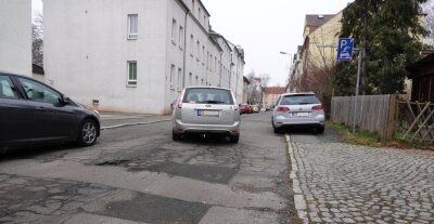 Straßenbau sorgt für Zoff - Die Döhnerstraße im zwickauer Stadtteil Marienthal hat mit der Note fünf die schlechteste aller Zustandsnoten. Dennoch diskutierten die Räte im Ausschuss, ob sie saniert werden soll oder nicht. 