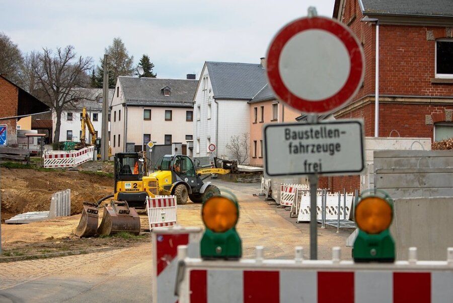 Straßenbauarbeiten in Kauschwitz liegen im Zeitplan - Die Ortsmitte von Kauschwitz ist derzeit fest in der Hand der Straßenbauarbeiter.