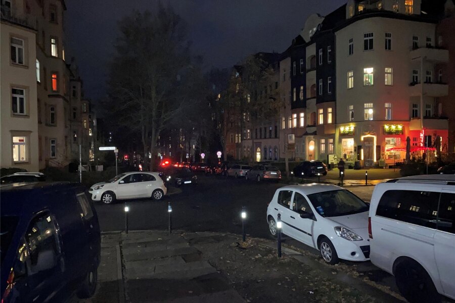 Straßenbeleuchtung in Chemnitz ausgefallen: Das ist die Ursache - Auch auf dem Kaßberg ging am Dienstag das Licht der Straßenlaternen aus. Wild geparkt wurde aber wie immer.
