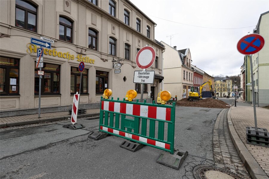 Straßensperrung in Auerbach: Abriss zwingt zur Umleitung - Bis zum 23. Februar ist die Hainstraße in Auerbach wegen des Abriss eines Hauses gesperrt.